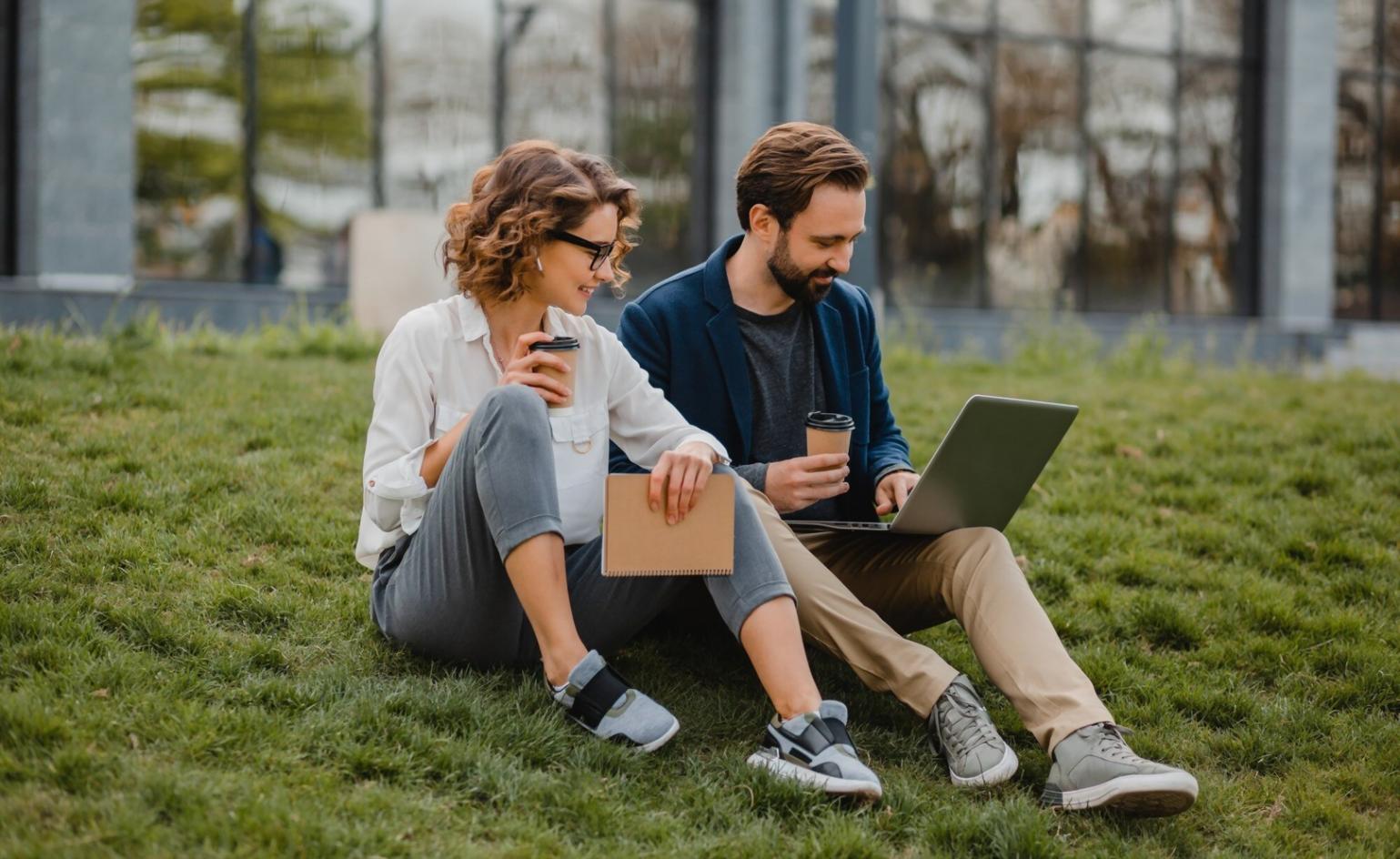 Analisis laporan keuangan dengan grafik pertumbuhan dan data fundamental perusahaan