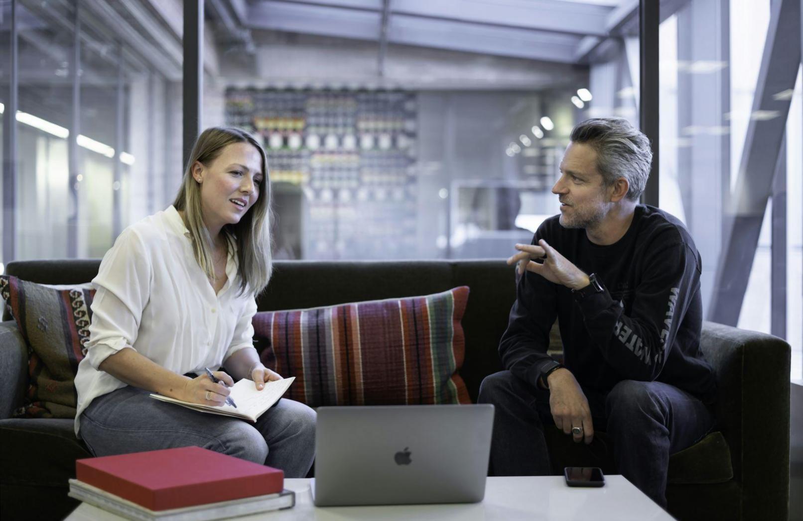 Ruang kerja tim StockBiz Indonesia tempat kami memproses setiap pertanyaan dengan serius